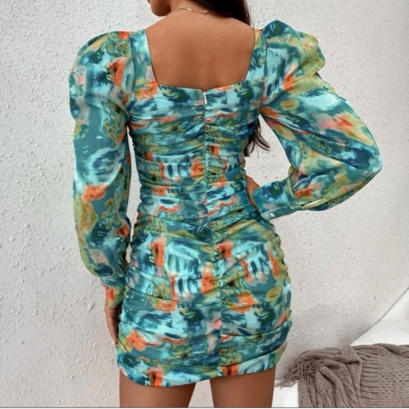 Bishop sleeve mini dress - Picture 2 of 5